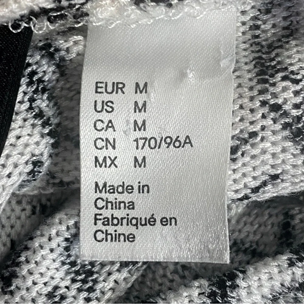 H&M DIVIDED wide crochet hem lightweight loose weave graphic print sweater M